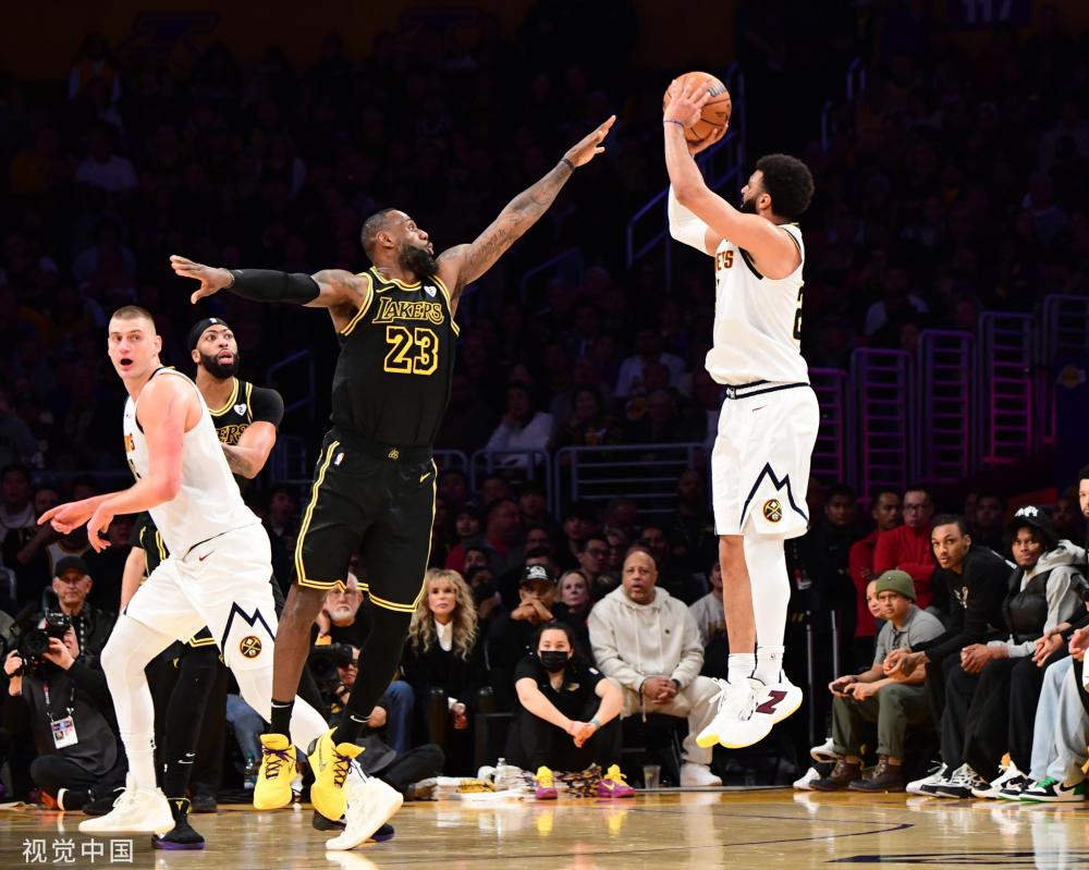 在奥地利站 在奥地利站